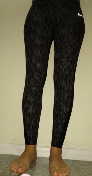 NIKE Women's Tight Fit Dri-Fit Athletic Leggings - Picture 2 of 8